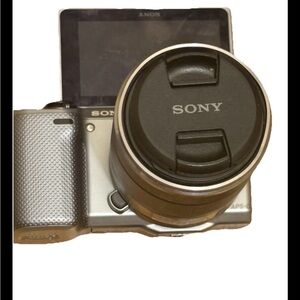 Sony Model NEX-5R Gray Digital Camera+ Lens,charger,batteries+ w/LowerPro Bag